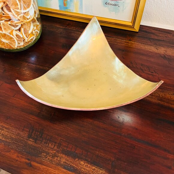 Vintage Brass & Copper Trim Coffee Table Triangle Bowl Cottagecore Traditional - Picture 4 of 7